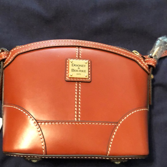 Dooney & Bourke Handbags - Dooney and Bourke crossbody